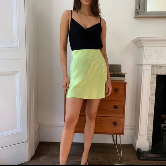BABATON Slip Mini Skirt Neon Yellow Size 00 Aritzia NWT - Picture 4 of 9